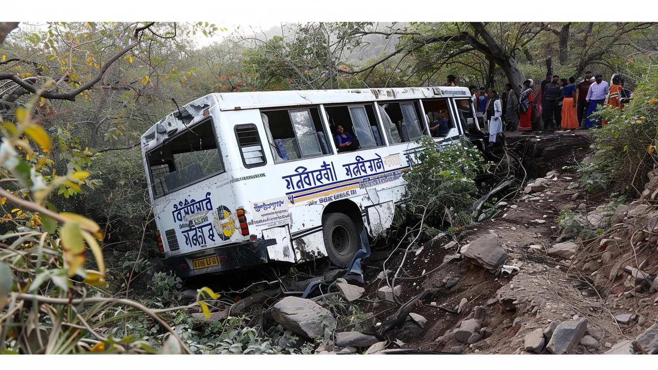 जम्मू-कश्मीर के रियासी में तीर्थयात्रियों की बस खाई में गिरी, संदिग्ध आतंकी हमले में 10 की मौत